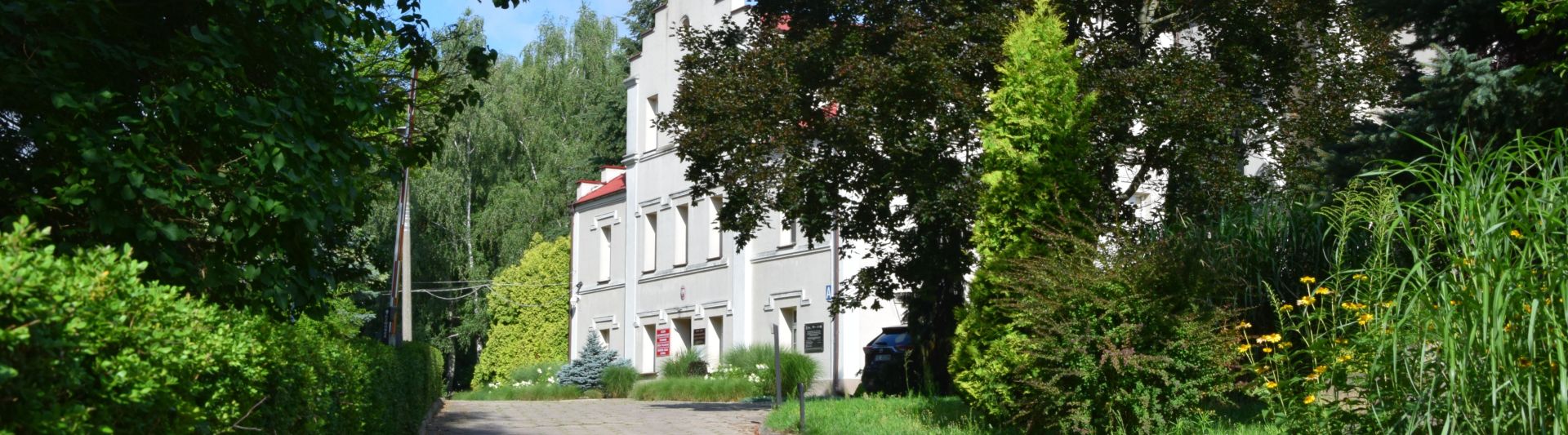 Główny budynek szkoły - budynek A w którym mieści się dytrkcja